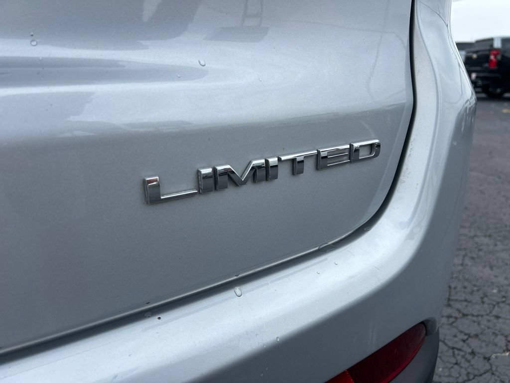 Used 2025 Silver Jeep Limited 4x4 image 12