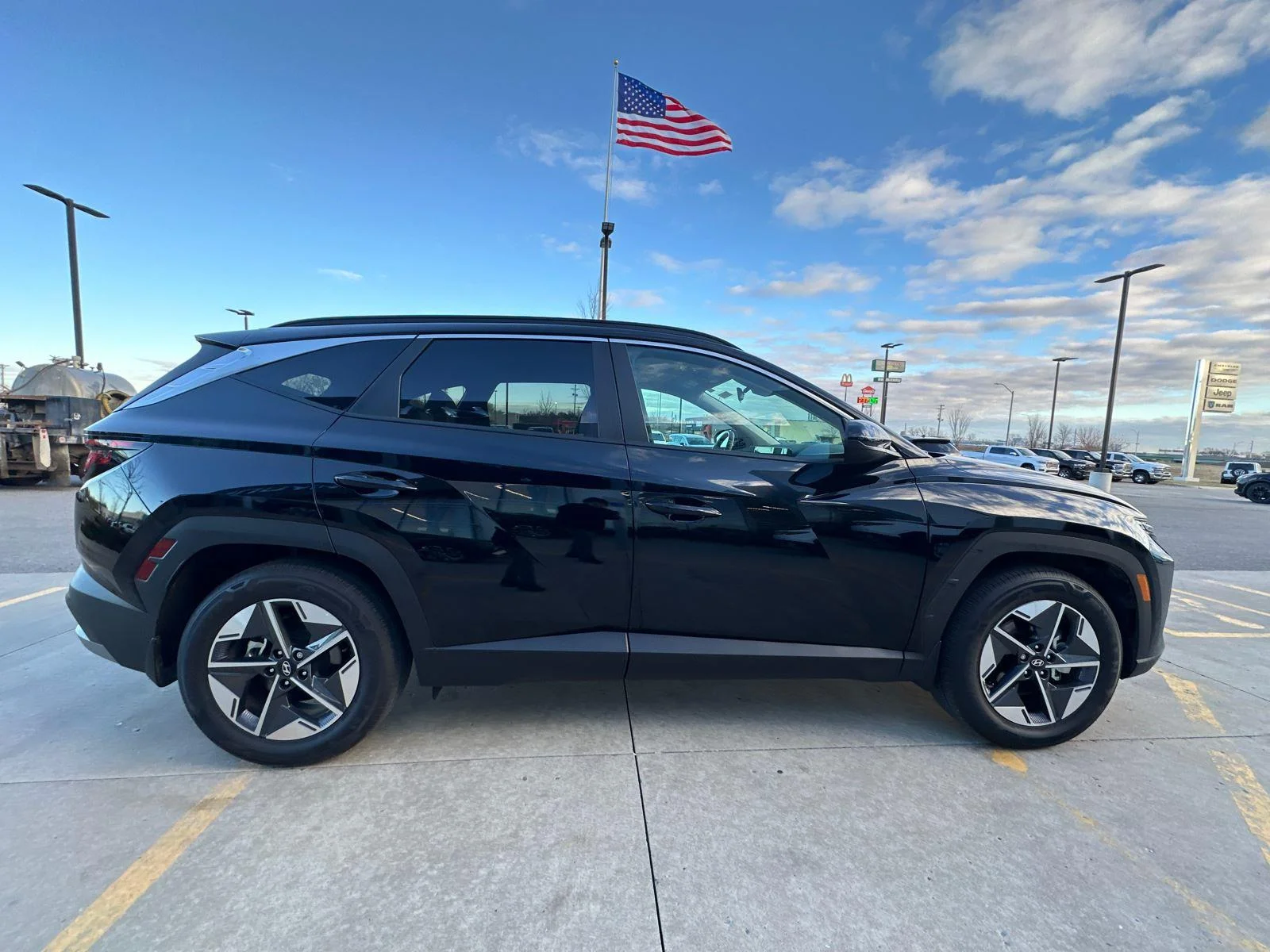 New 2025 Phantom Black Hyundai SEL image 4