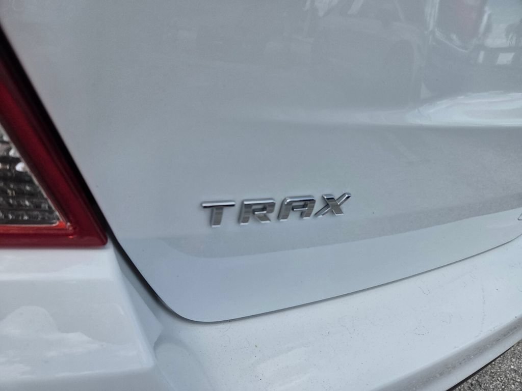 2022 Chevrolet Trax LS - Photo 10