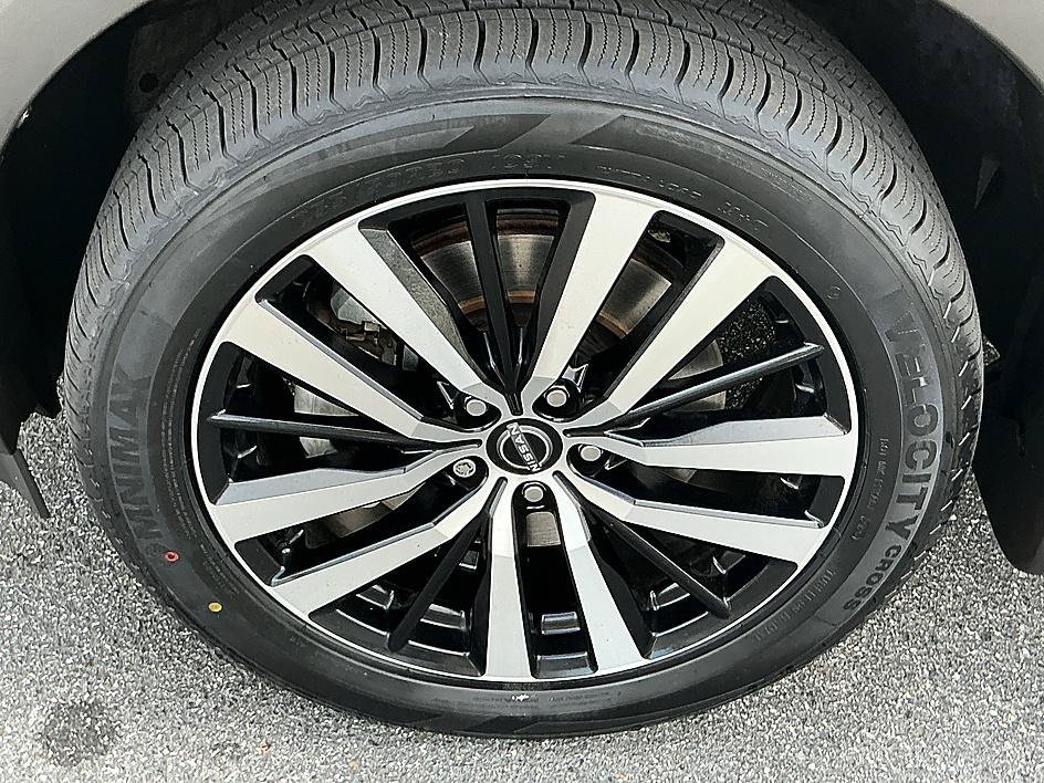 Used 2024 Super Black Nissan Platinum image 8