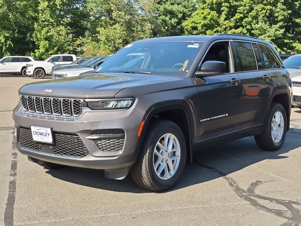 New 2026 Baltic Gray Metallic Clear-Coat Exterior Paint Jeep Laredo image 2