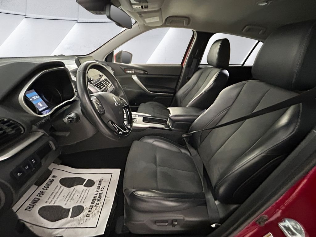 Used 2024 Silver Mitsubishi SE image 7