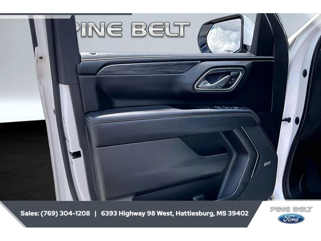 Used 2023 White Frost Tricoat GMC SLT image 17
