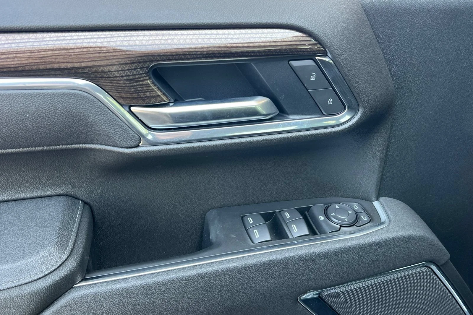 New 2026 Sterling Gray Metallic Chevrolet LT (2FL) image 11