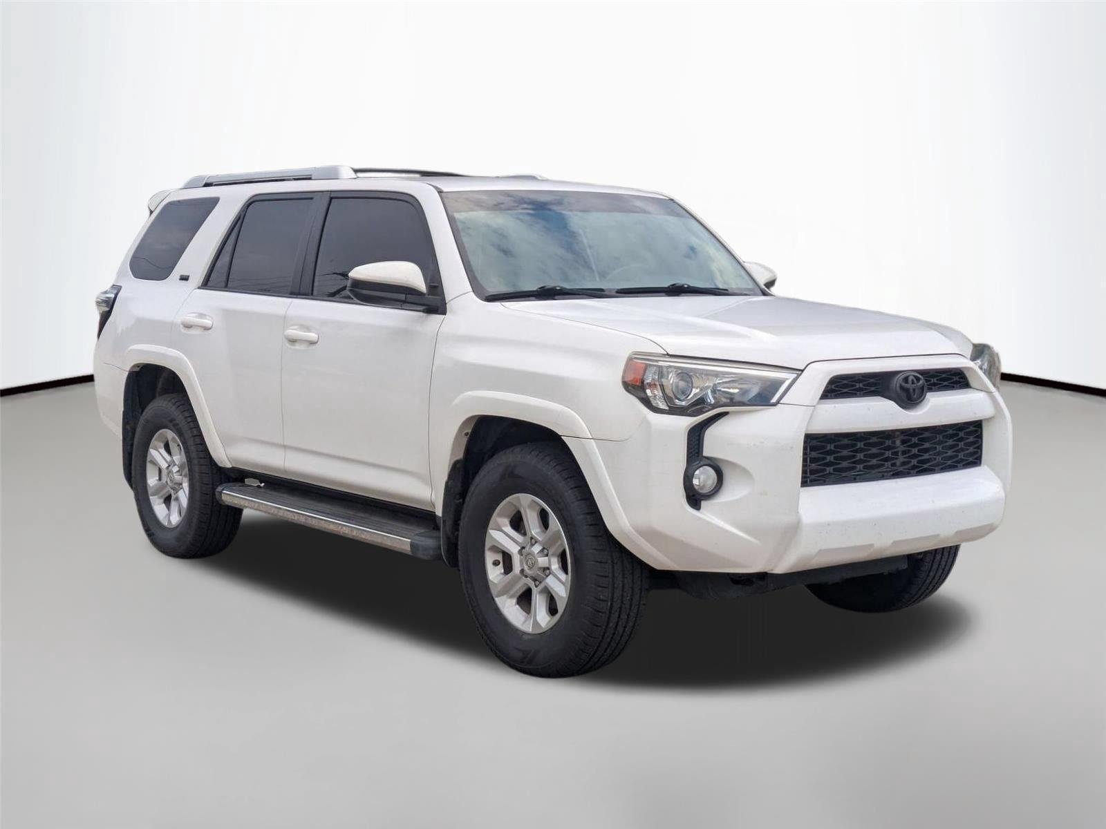 Used 2017 Super White Toyota SR5 image 3