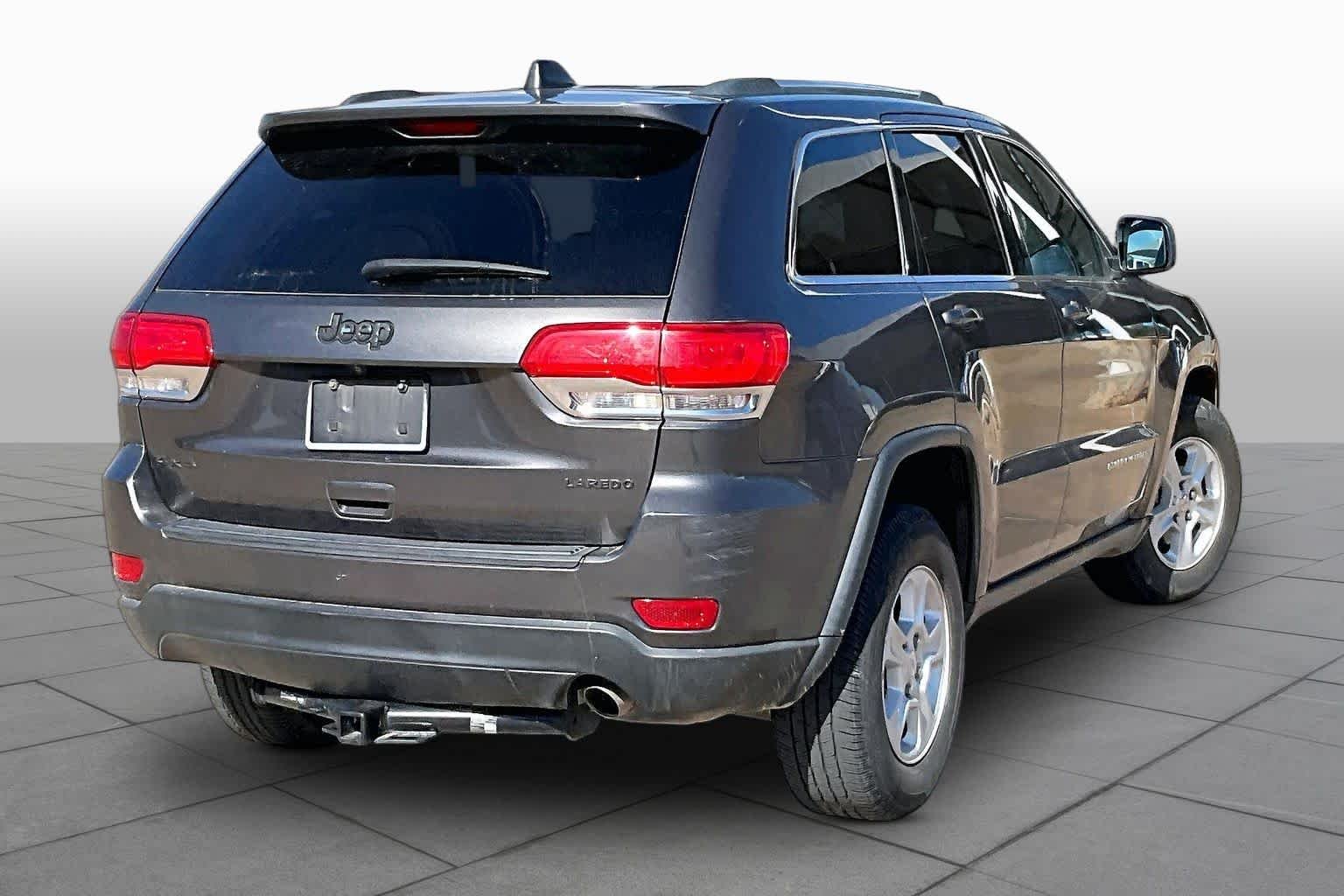 Used 2015 Granite Crystal Metallic Clearcoat Jeep Laredo image 13