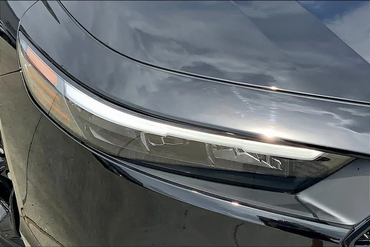 Used 2025 Crystal Black Pearl Honda SE image 13