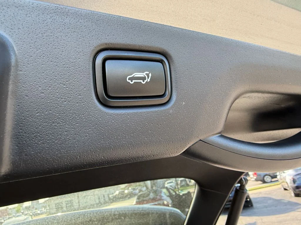 Used 2024 Gray Kia Wind image 24