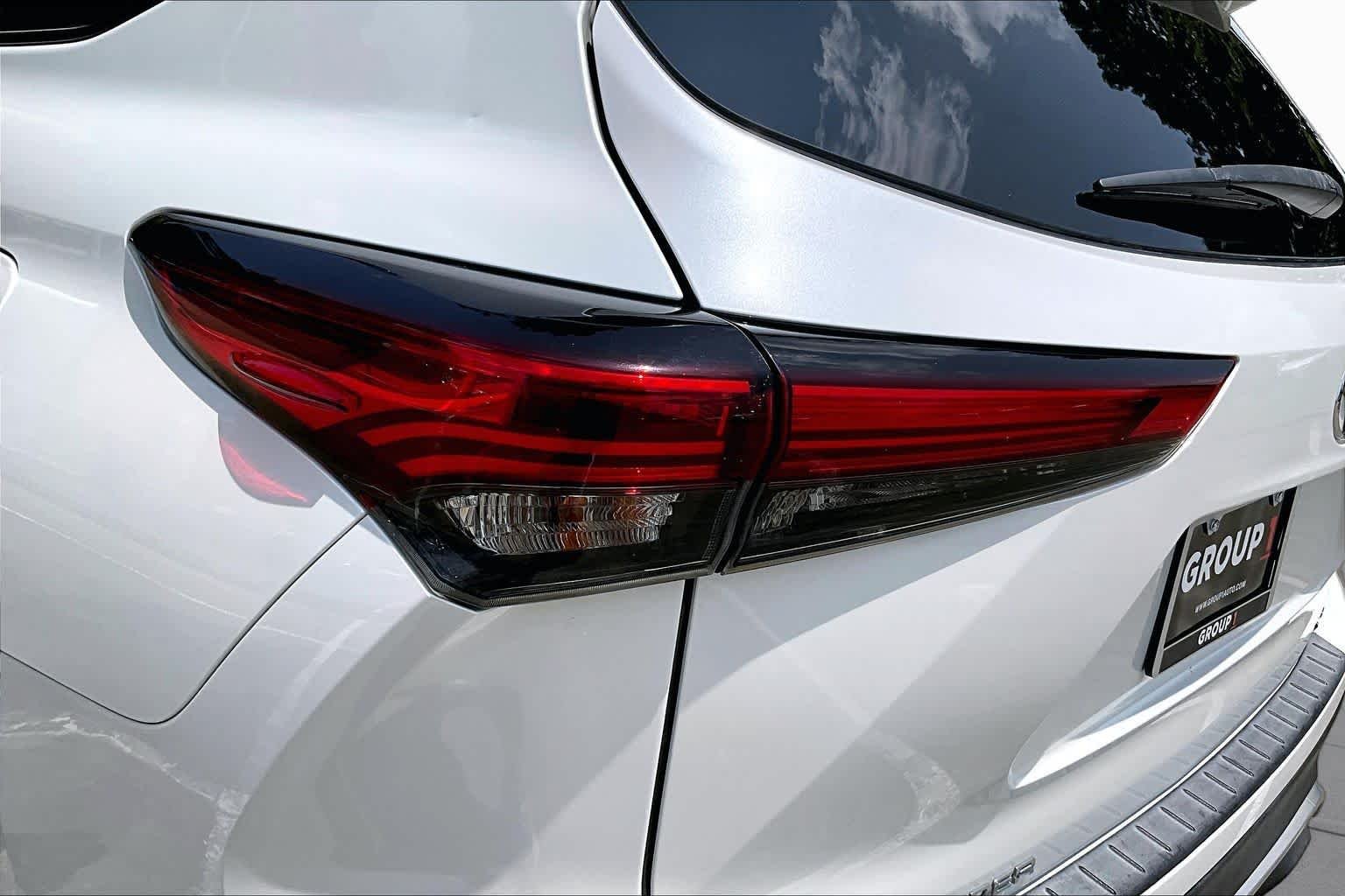 Used 2023 Wind Chill Pearl Toyota XSE image 27