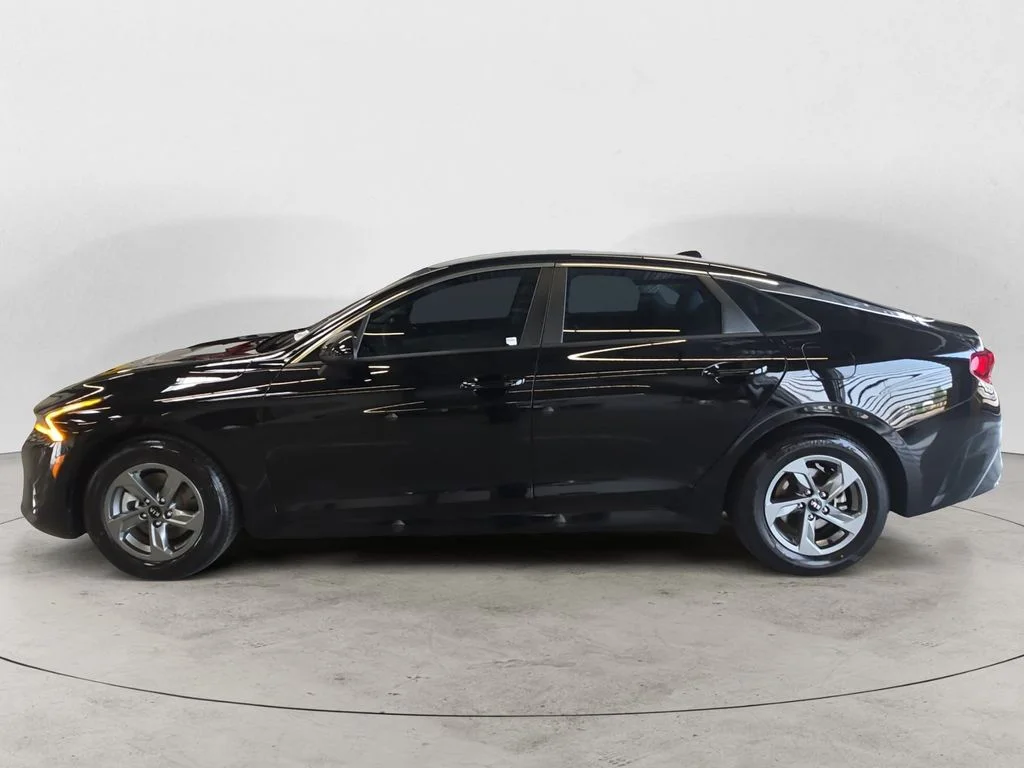 Used 2021 Black Kia LXS image 8