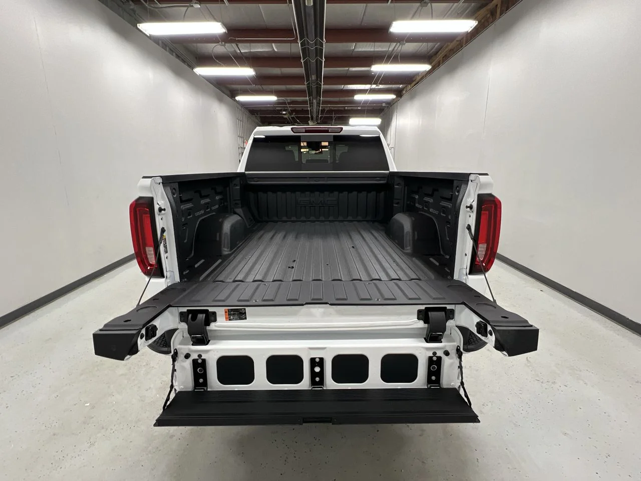 2026 GMC Sierra 1500 SLT - Photo 86