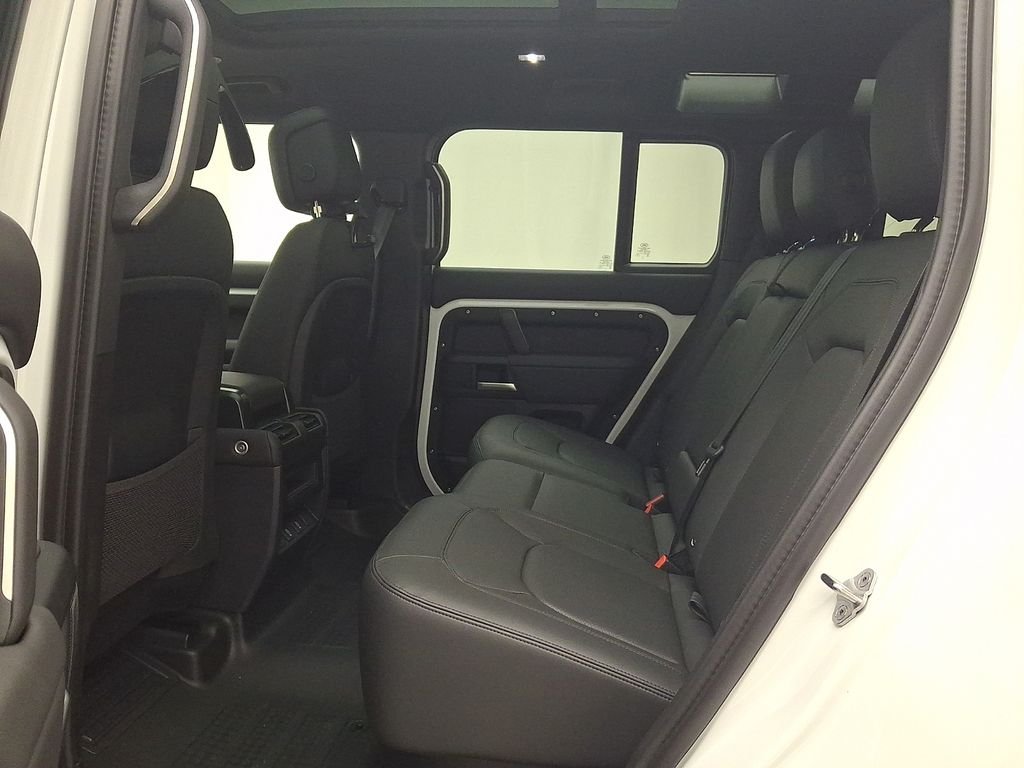 New 2026 Fuji White Land Rover X-Dynamic SE image 6