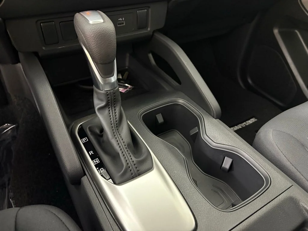 New 2026 Glacier White Nissan King Cab® S image 31