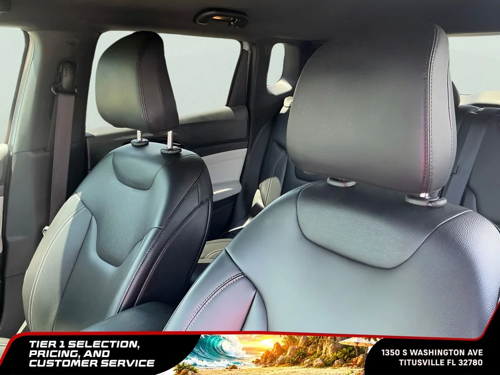 Used 2025 Silver Jeep Limited image 21