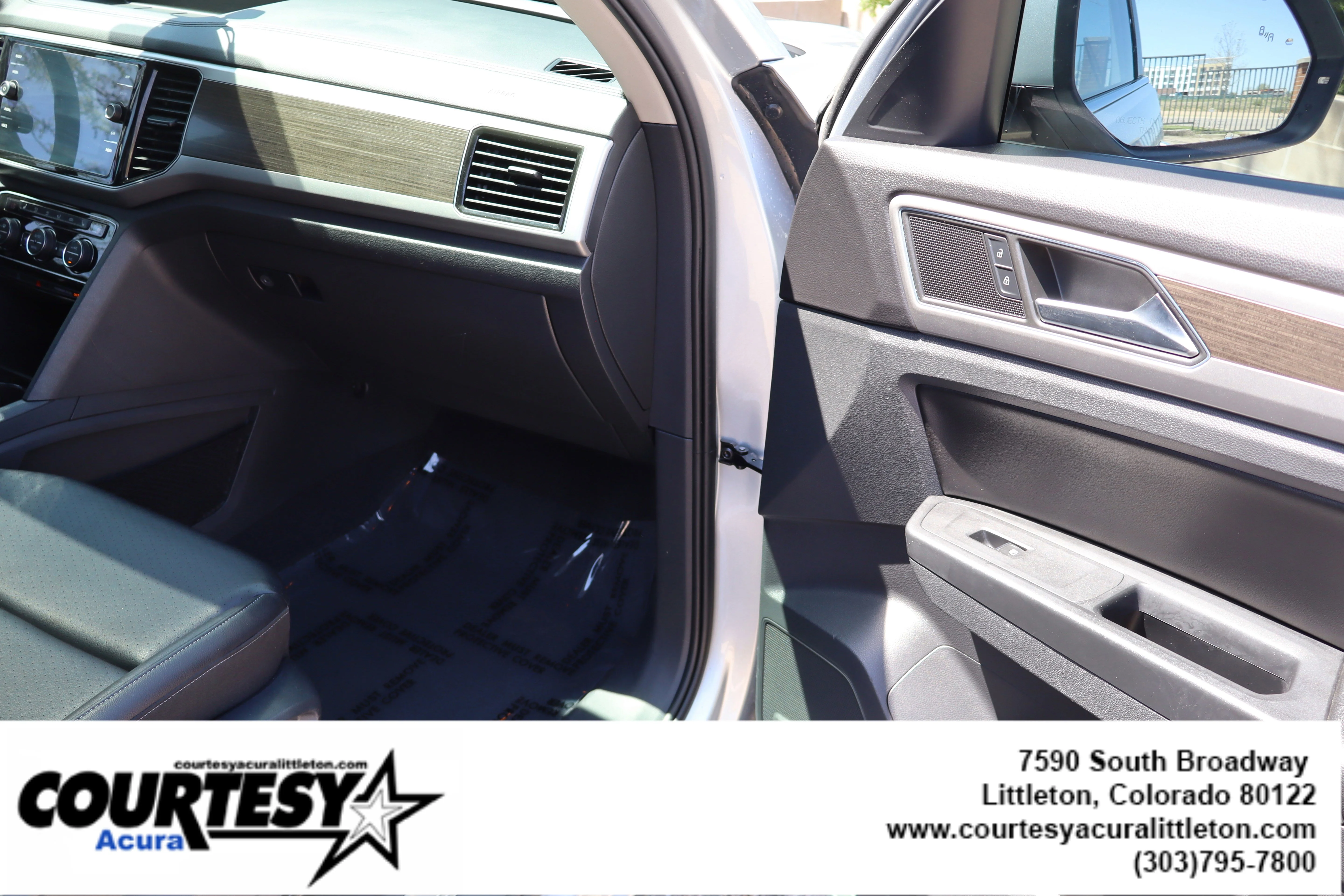 Used 2018 Silver Volkswagen 3.6L V6 SEL image 32
