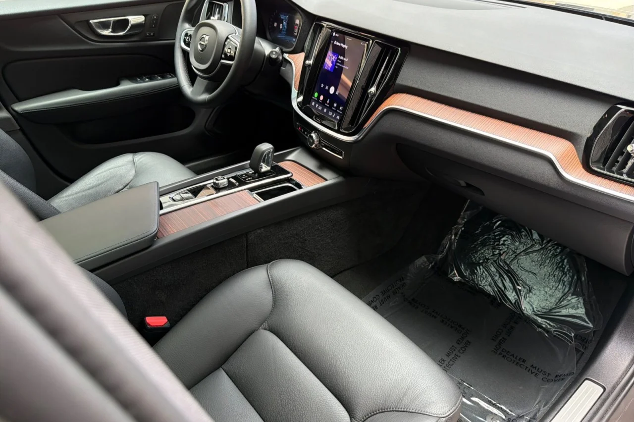 Used 2025 GREY Volvo Plus image 15