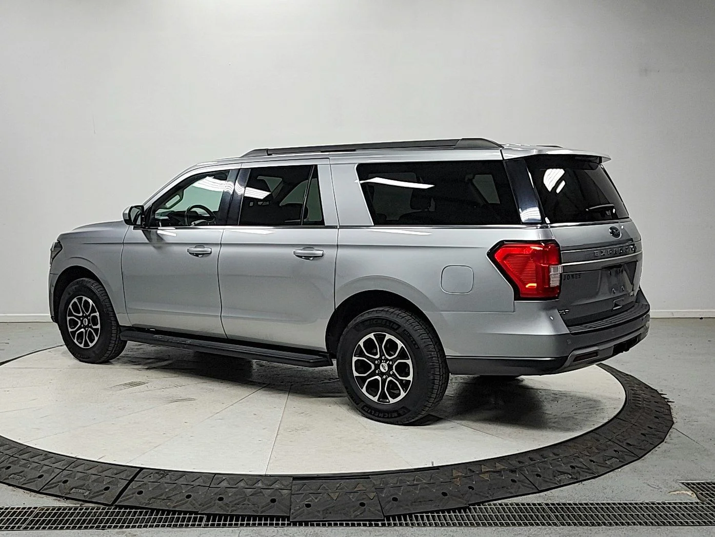 Used 2024 Silver Ford XLT image 5