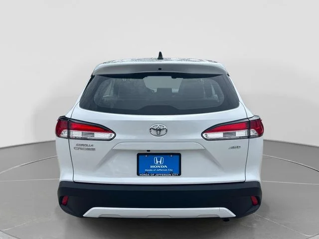Used 2023 Pearl Toyota L image 5