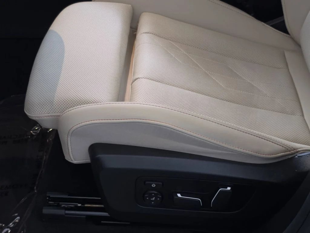 Used 2025 Mineral White Metallic BMW 30 xDrive image 30