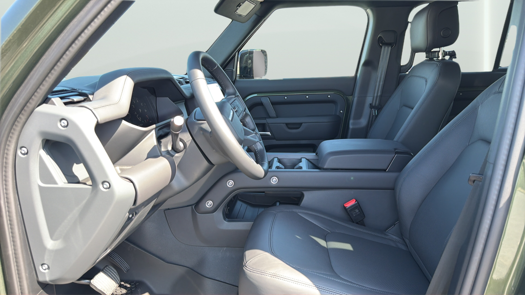 New 2026 Woolstone Green Land Rover X-Dynamic SE image 11