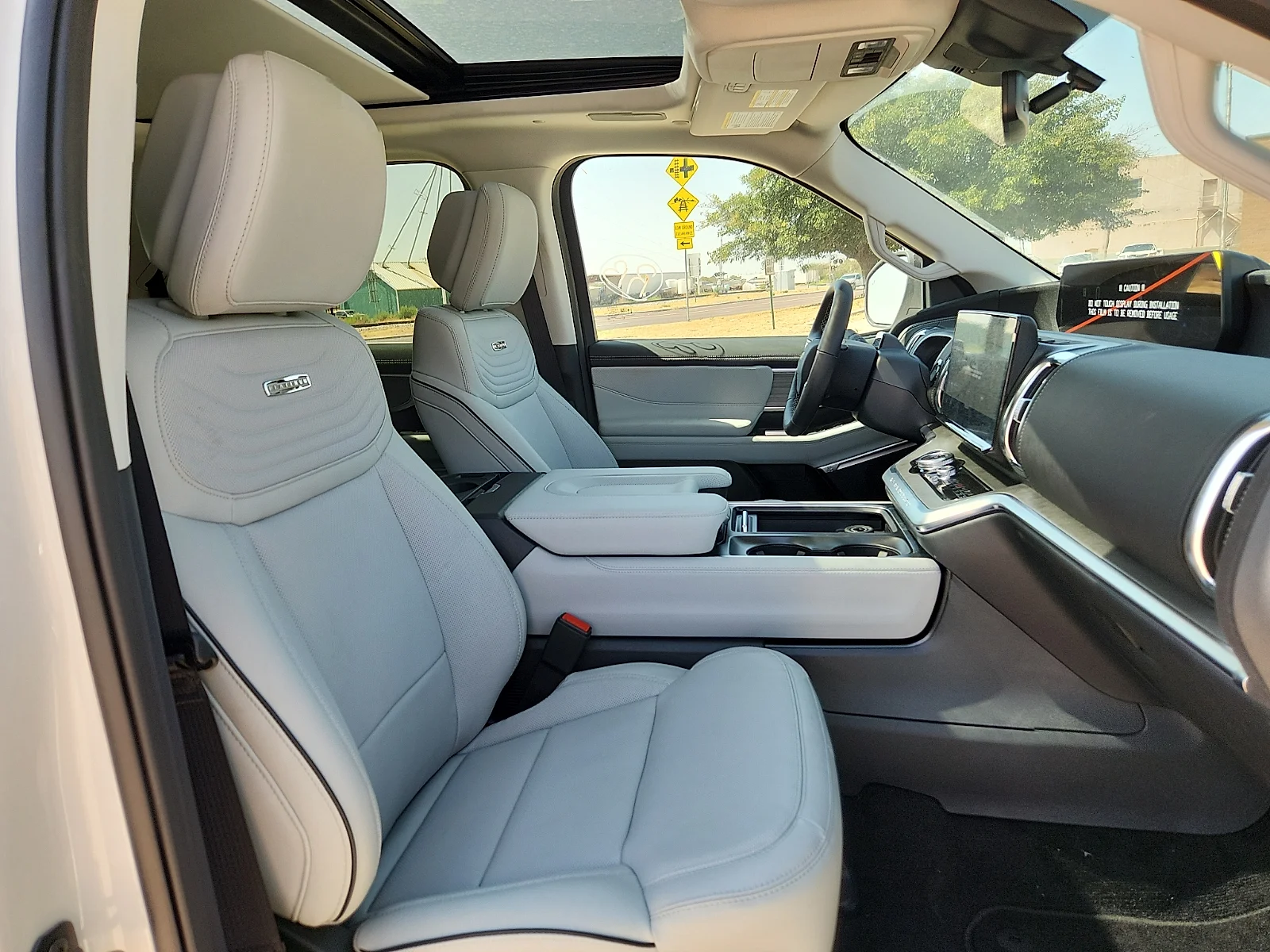 New 2027 Star White Metallic Tri-Coat Ford Platinum image 20