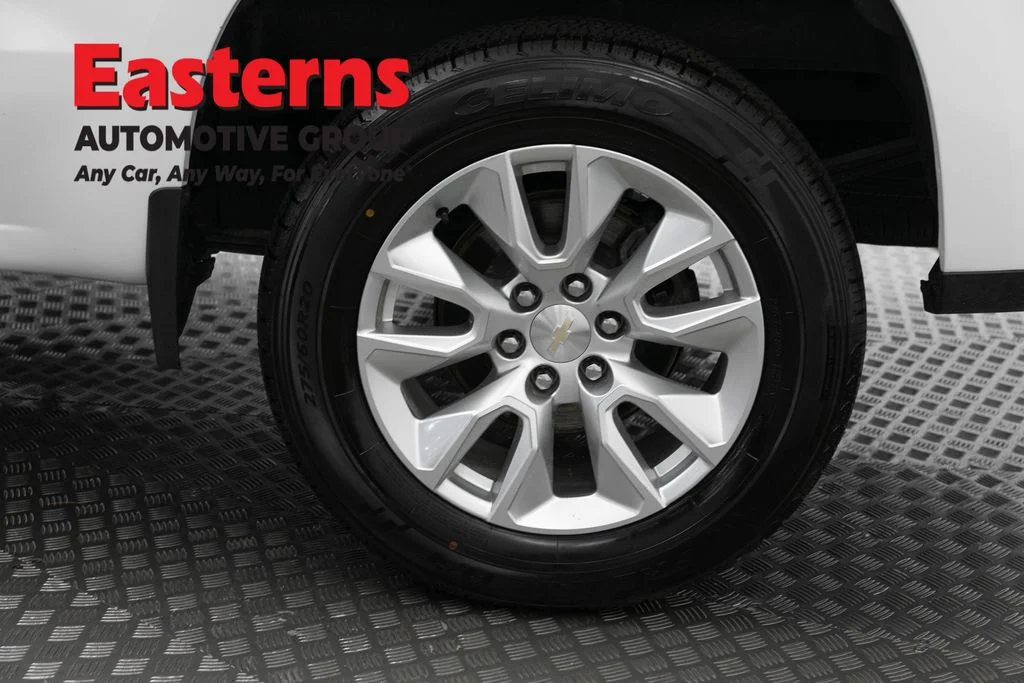 Used 2023 White Chevrolet Custom image 33