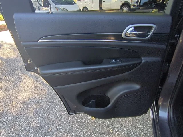 Used 2019 Gray Jeep Limited image 29