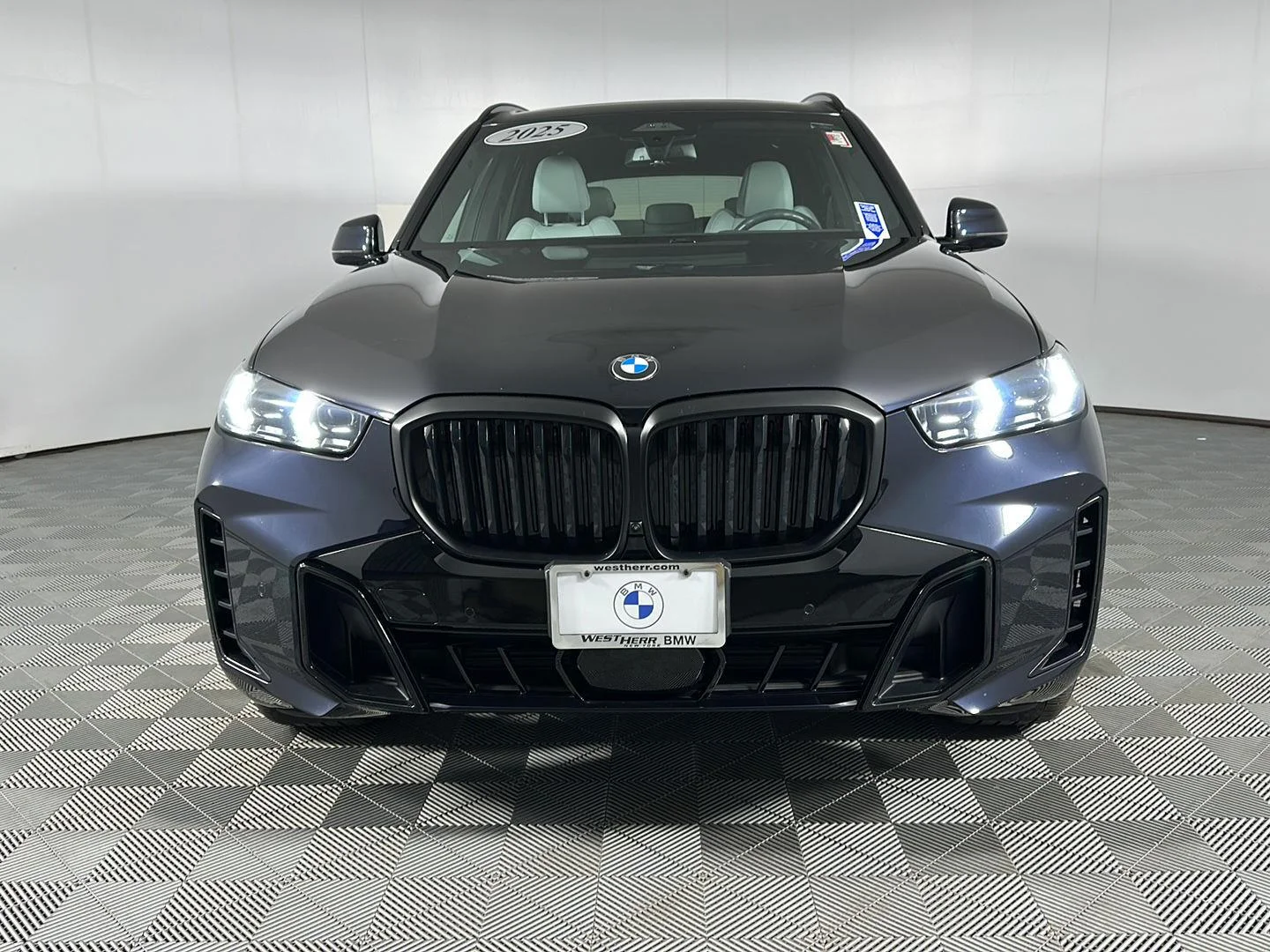 Used 2025 Carbon Black Metallic BMW xDrive40i image 3