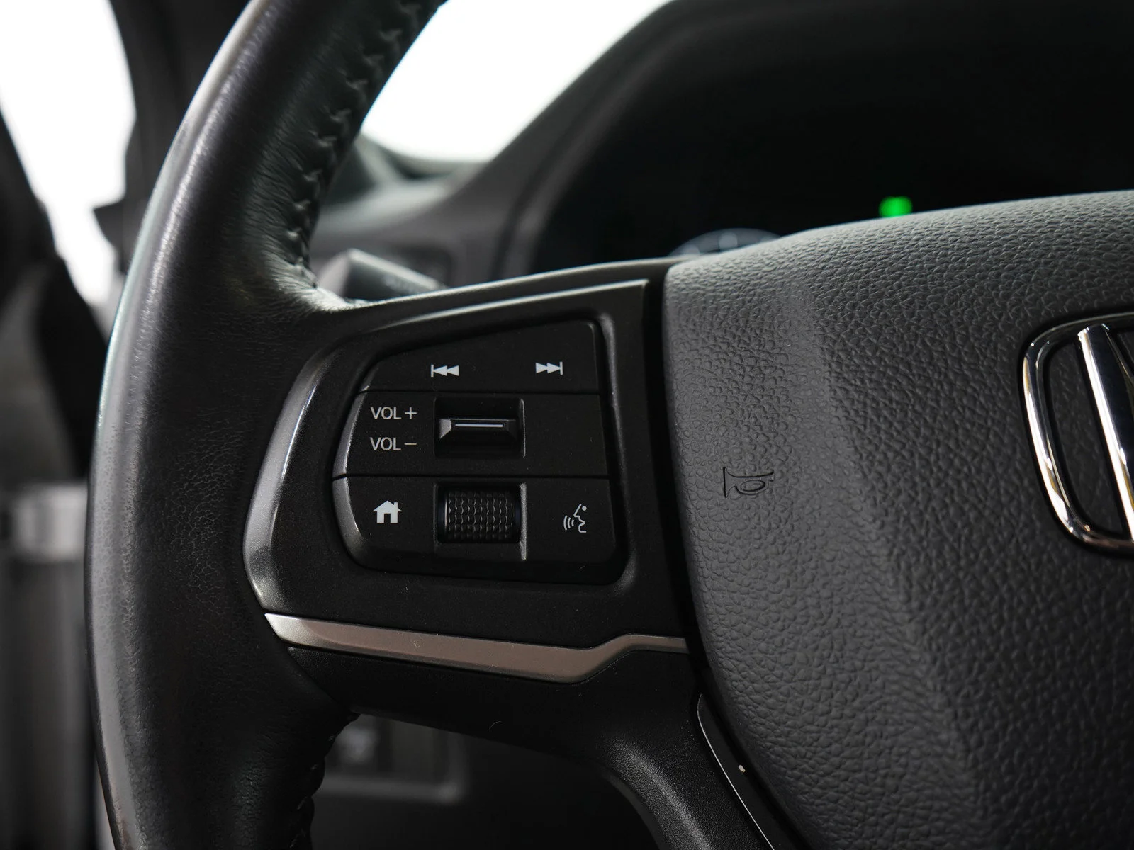 Used 2025 White Honda ridgeline image 28