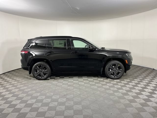 New 2027 High-Gloss Black Paint Jeep Limited Reserve image 4