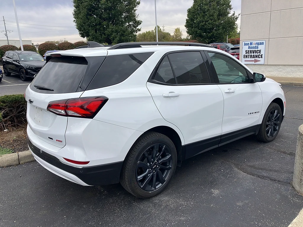Used 2022 Summit White Chevrolet RS image 5