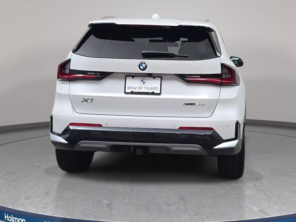 New 2026 Mineral White Metallic BMW xDrive28i image 6