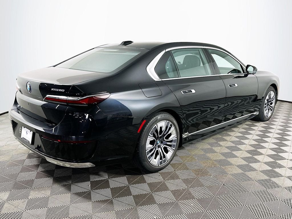 Used 2023 Black Sapphire Metallic BMW xDrive60 image 5