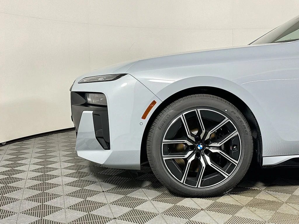 2026 BMW 7 Series 760i - Photo 9