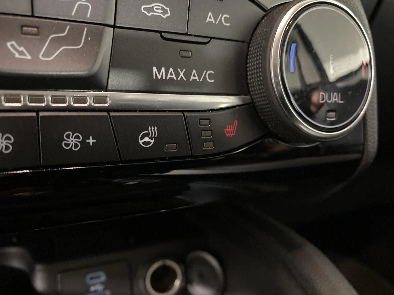 Used 2022 Carbonized Gray Ford SE image 24
