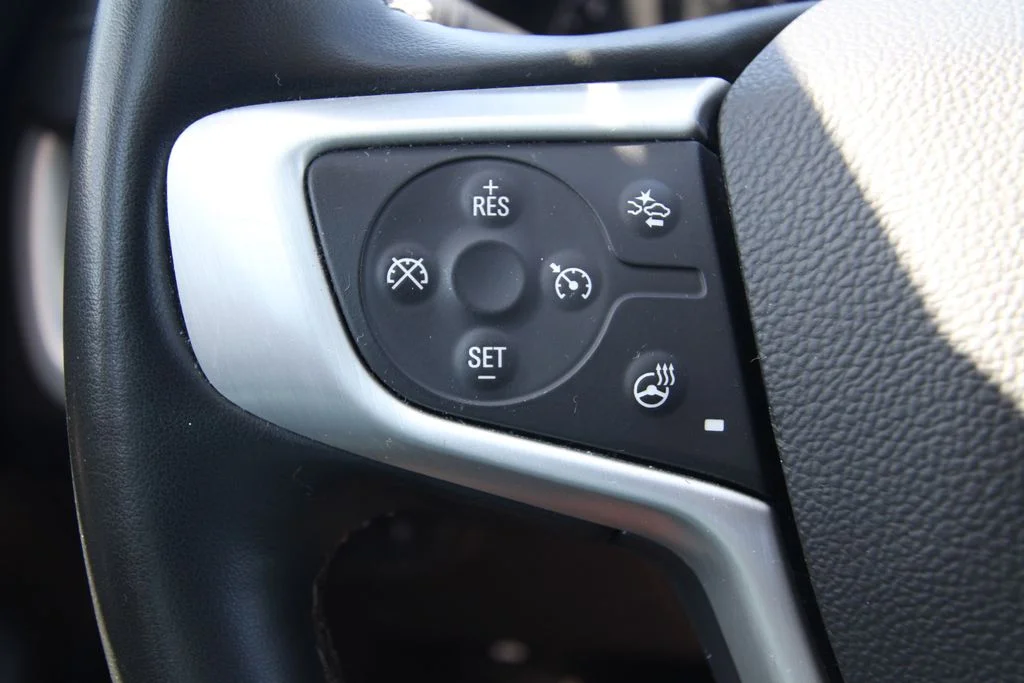 Used 2024 White GMC SLT image 18