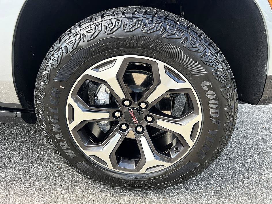 Used 2025 Sterling Metallic GMC AT4 Ultimate image 14
