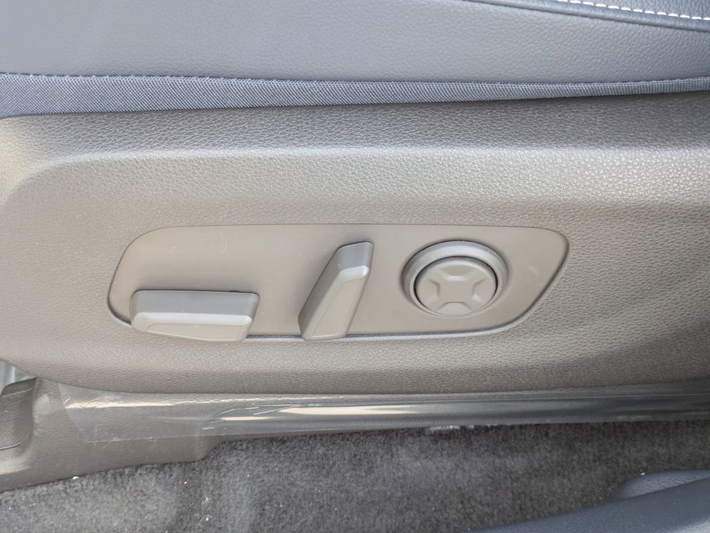 New 2026 Snow White Pearl Kia SX Prestige image 23