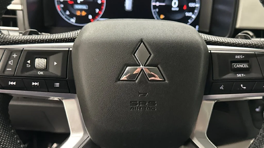 Used 2023 Gray Mitsubishi SEL Black Edition image 16