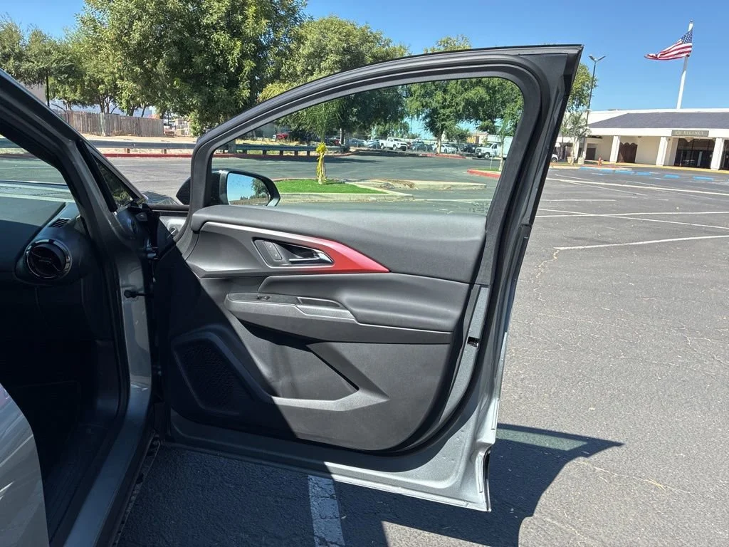 2025 Chevrolet Equinox EV RS - Photo 26