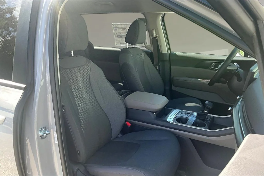 New 2027 Ceramic Silver Kia LX image 11