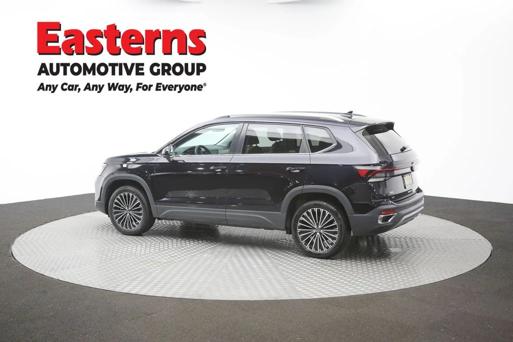 Used 2025 Black Volkswagen 1.5T SE image 57