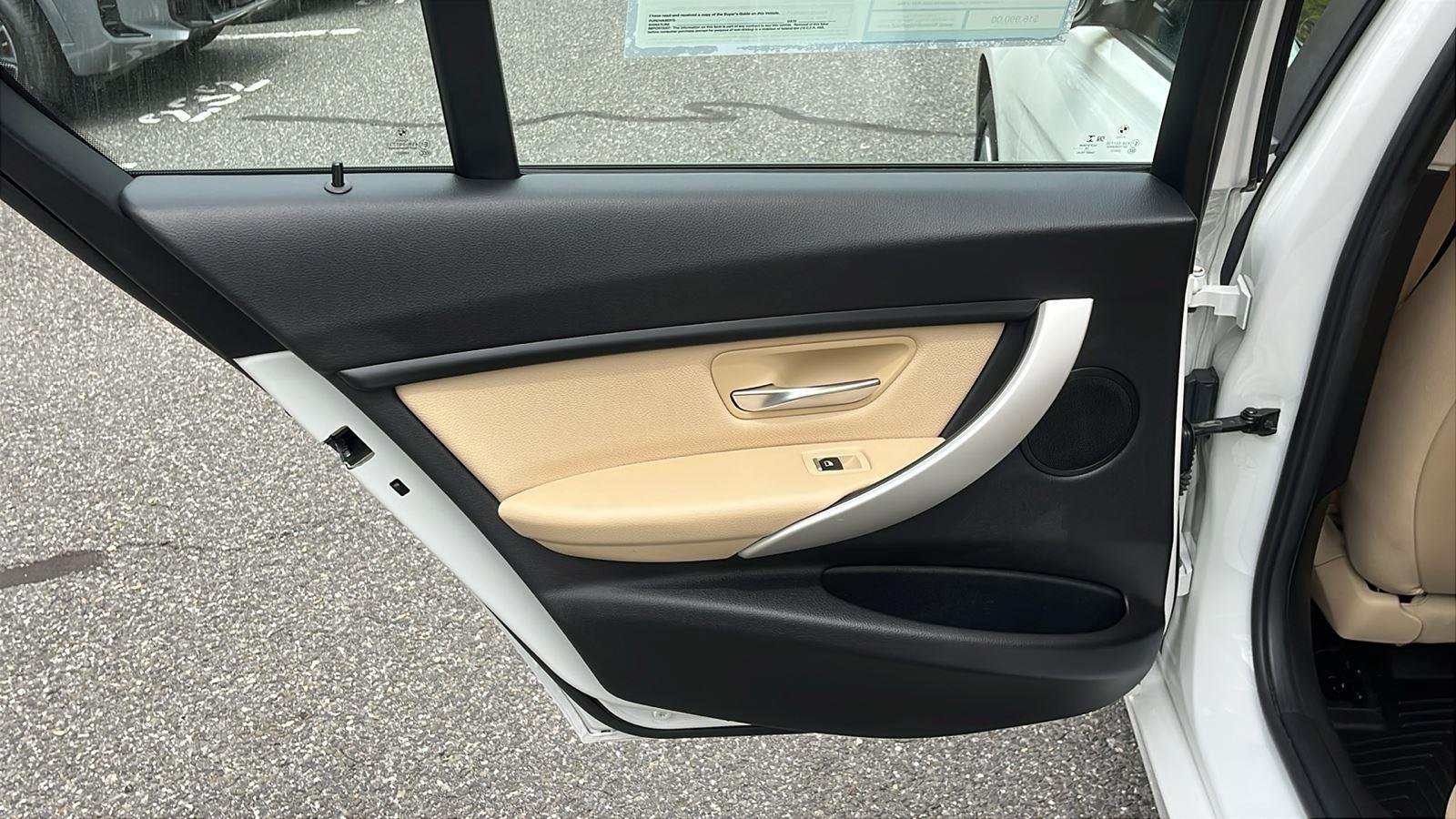 Used 2018 Alpine White BMW 320i xDrive image 20