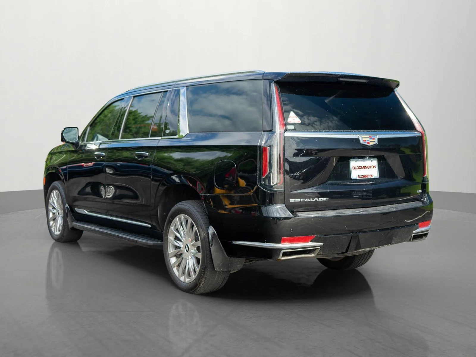 Used 2022 Black Cadillac Luxury image 5