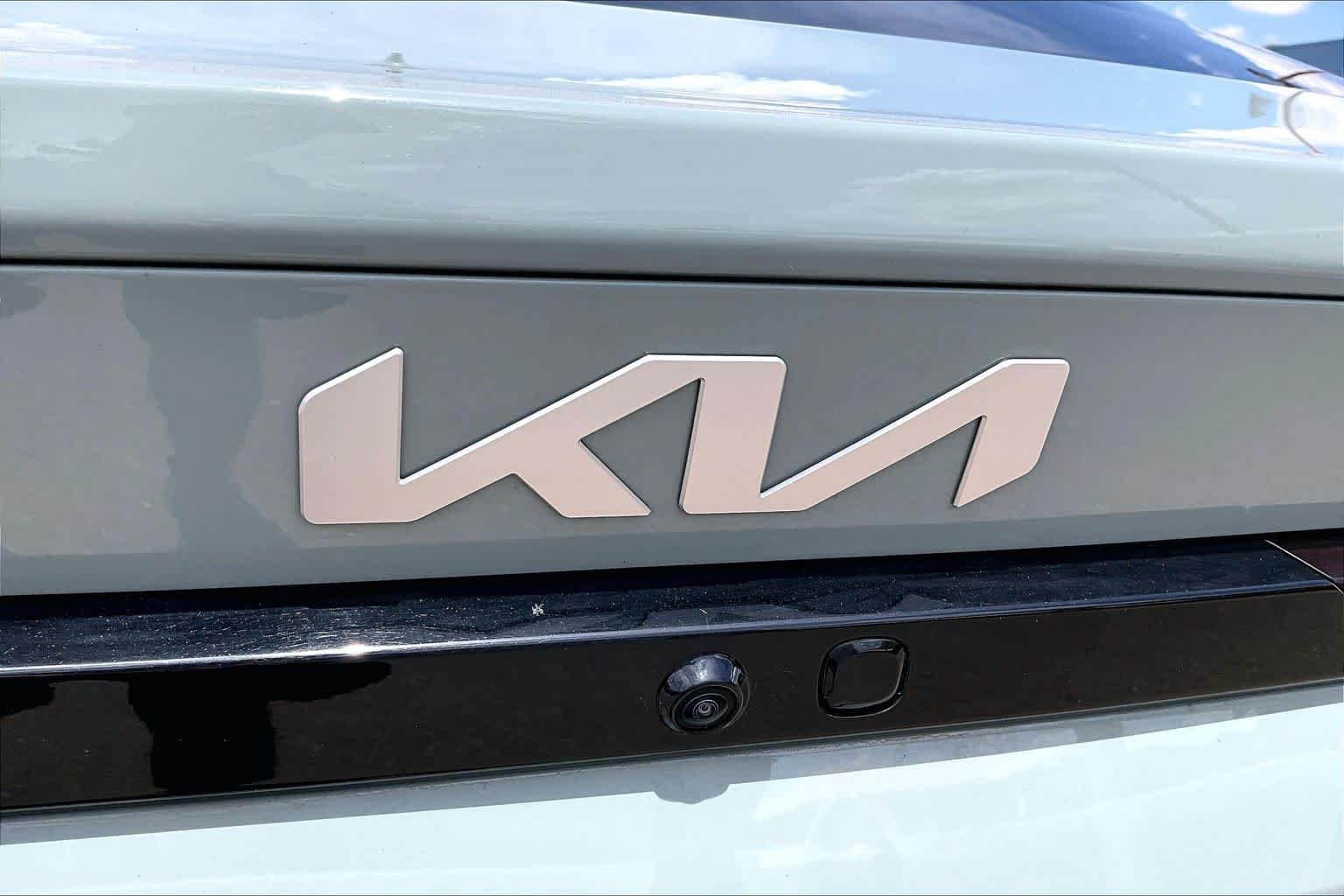 Used 2025 Morning Haze Kia LXS image 31