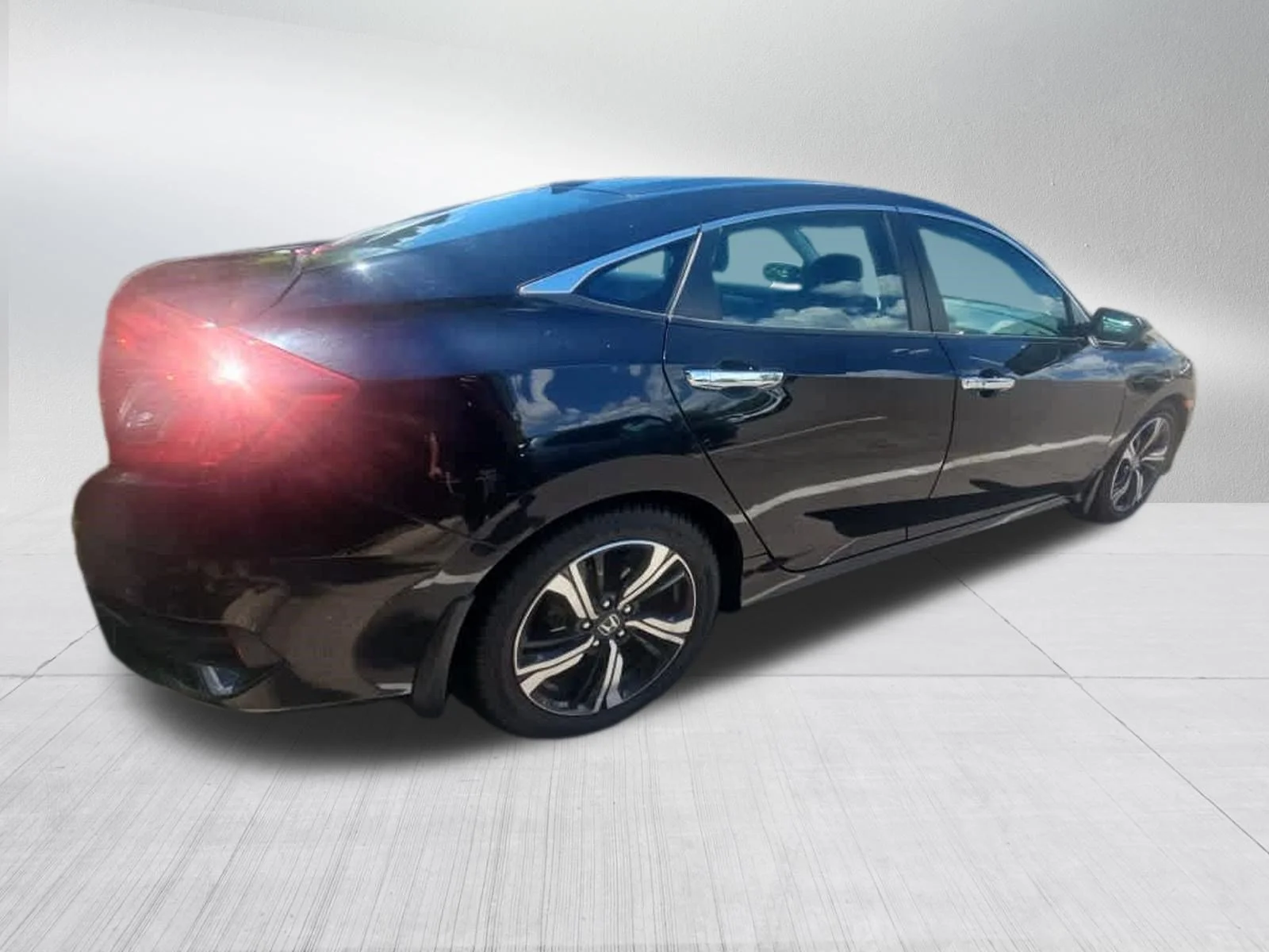 Used 2016 Crystal Black Pearl Honda Touring image 8