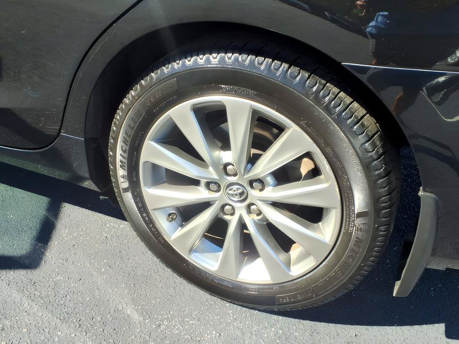 Used 2015 Attitude Black Toyota XLE image 9