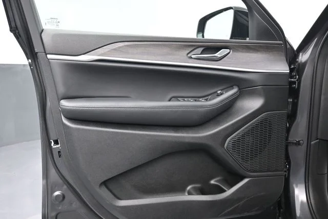 New 2026 Baltic Gray Metallic Clear-Coat Exterior Paint Jeep Altitude image 16