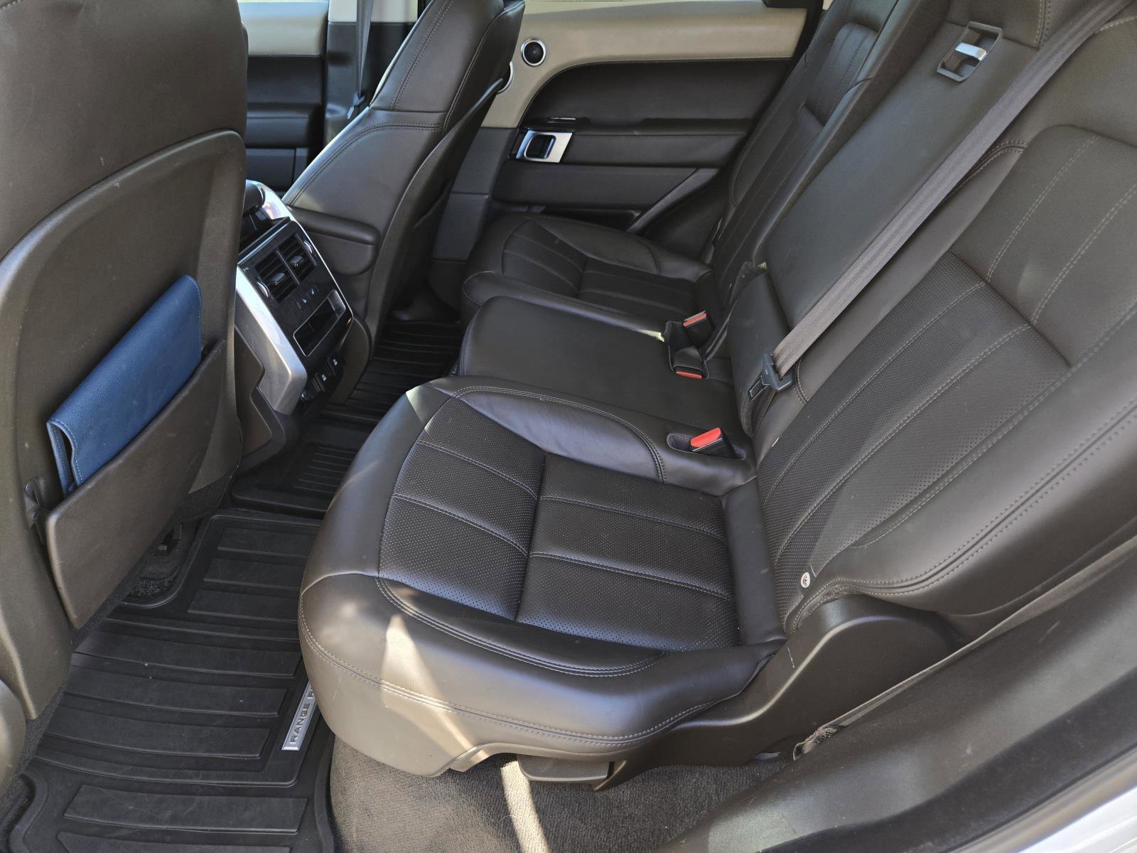 Used 2019 Fuji White Land Rover Dynamic image 28