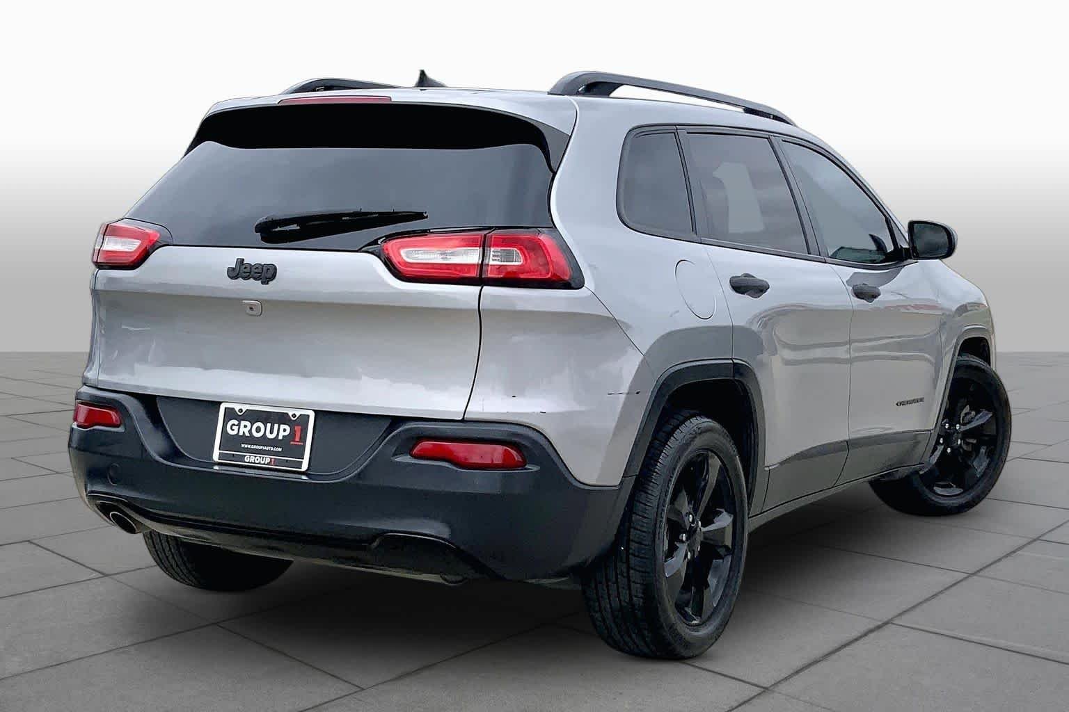 Used 2016 Billet Silver Metallic Clearcoat Jeep Altitude image 13